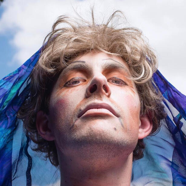 Art Skoop Editor Bad Drag Performance